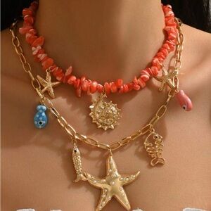 🪼🪼🪼BOGOHO🪼🪼🪼Gold and Coral Starfish Charm Necklace